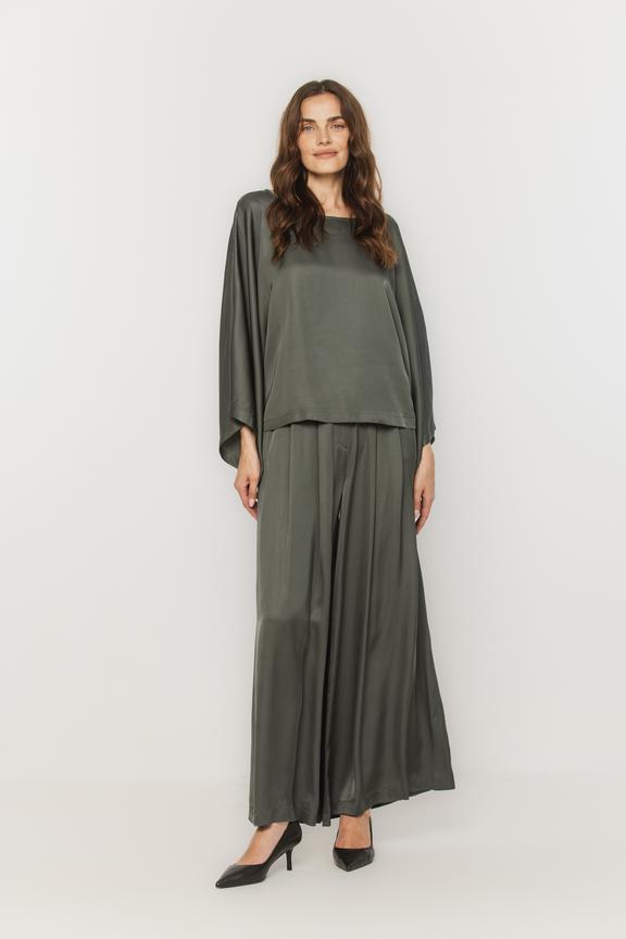 Satynowe szerokie spodnie khaki z paskiem i kieszeniami