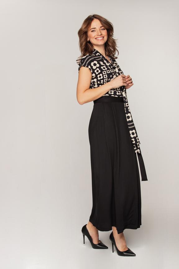 Zakładana spódnica z paskiem