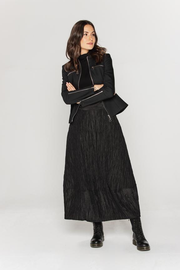 Czarna spódnica o kroju bombki z kreszowanej tafty