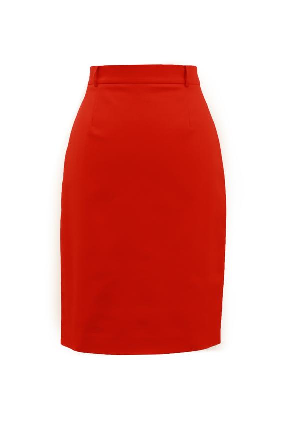 Klasyczna czerwona spódnica ze szlufkami