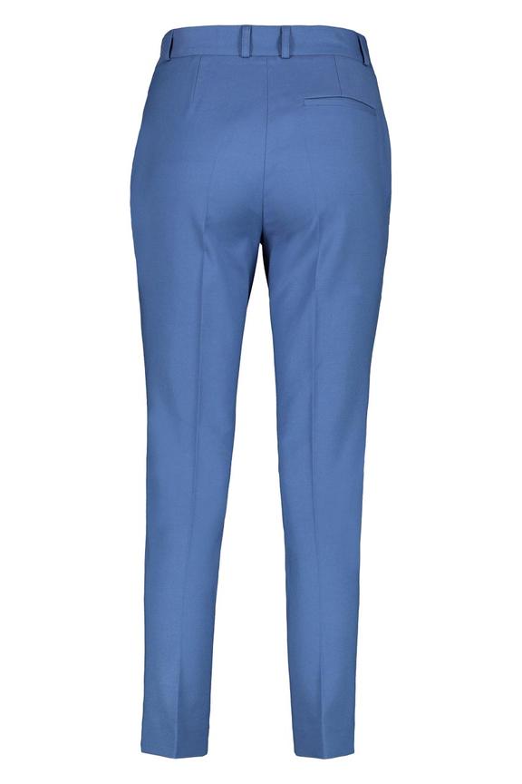 Niebieskie spodnie o ponadczasowym kroju