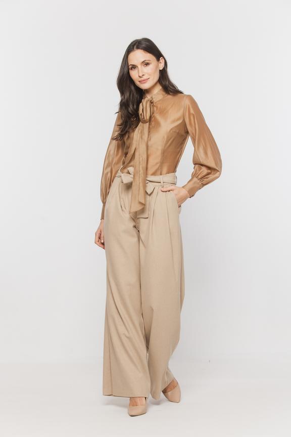 Szerokie beżowe spodnie z zakładami