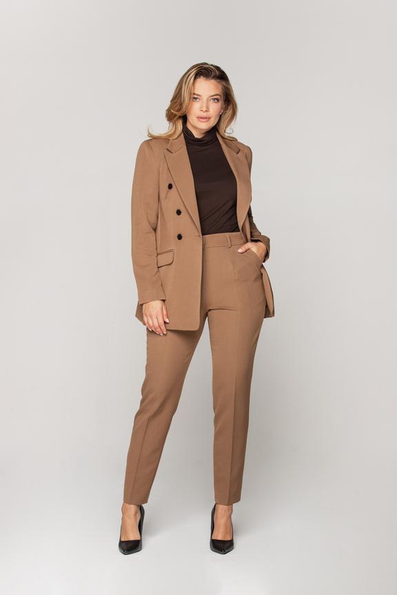 Kamelowe spodnie w kant