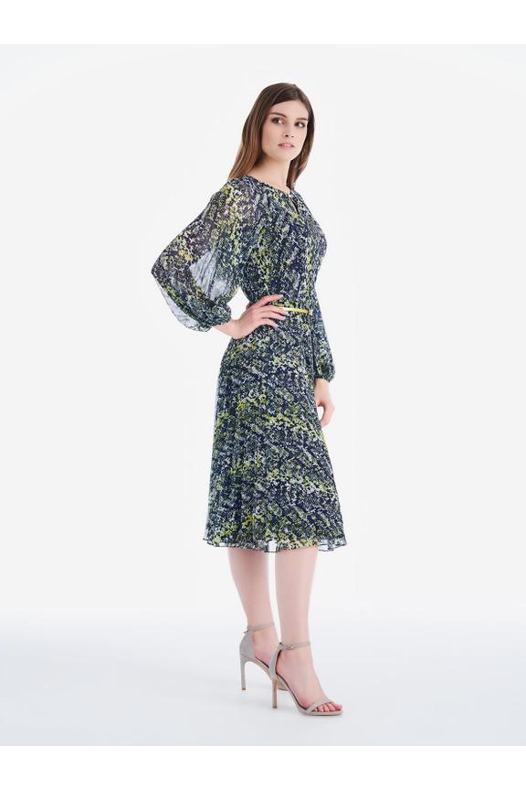 Pleated dress with yellow belt