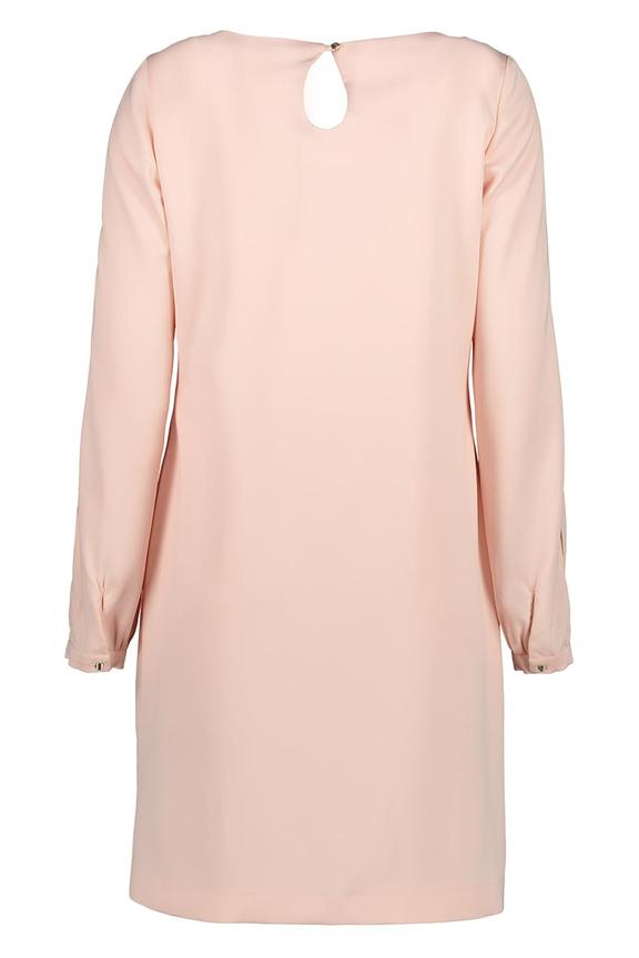 Sukienka w kolorze pudrowego różu