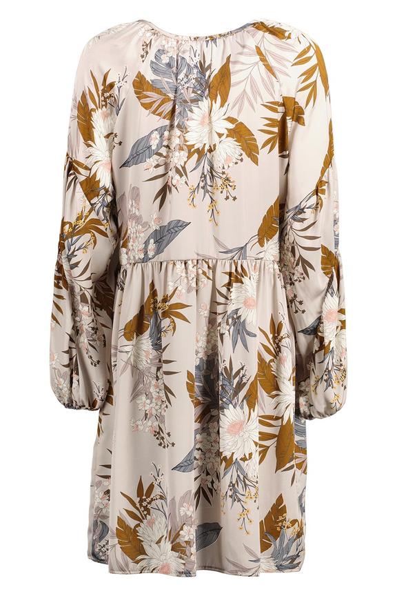 Sukienka w kwiaty z lekkiego materiału