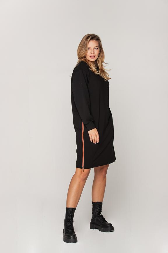 Dresowa sukienka z suwakami po bokach