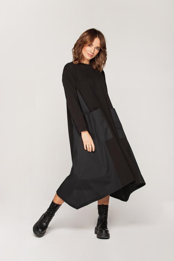 Oversizowa sukienka z dużymi kieszeniami