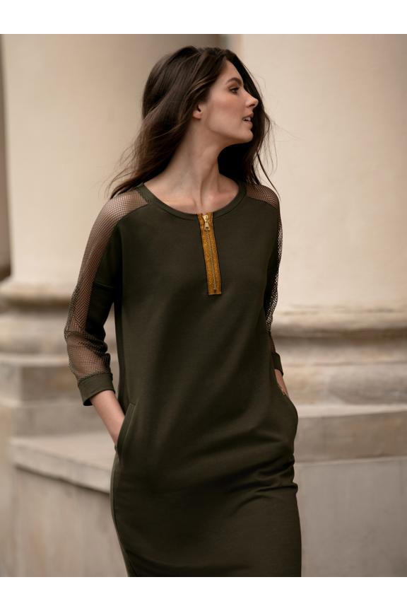 Dzianinowa sukienka z siateczką i złotymi dodatkami