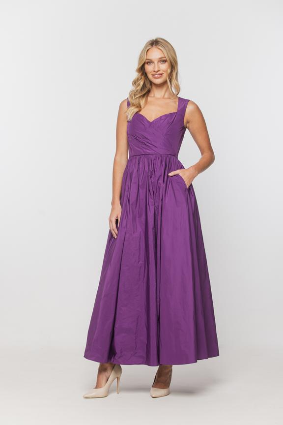 Sukienka maxi w odcieniu fioletu z drapowaną górą