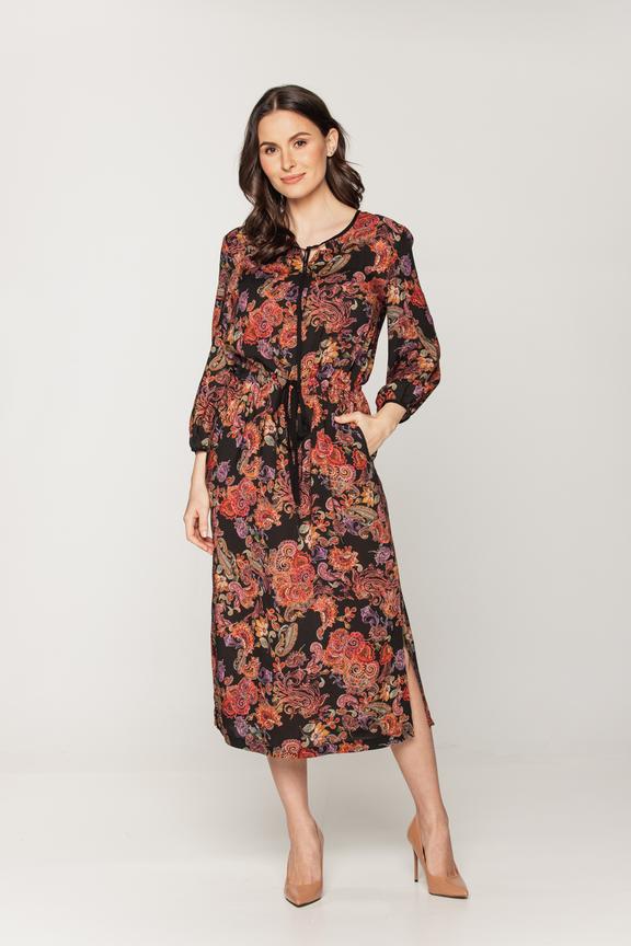 Sukienka regulowana troczkiem w tali