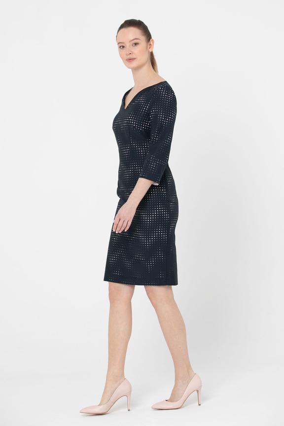 Granatowa sukienka ze stylowym dekoltem