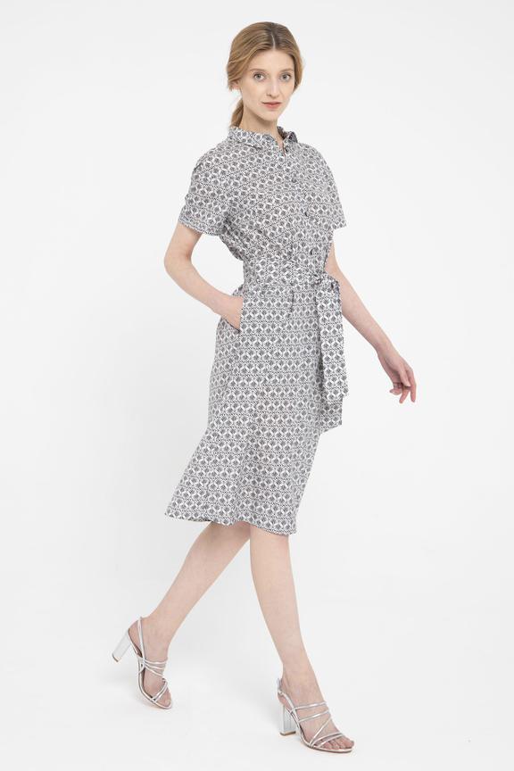 Sukienka z kołnierzykiem i dodatkiem jedwabiu