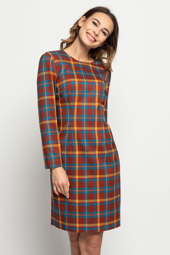 Sukienka w kratę z długim rękawem
