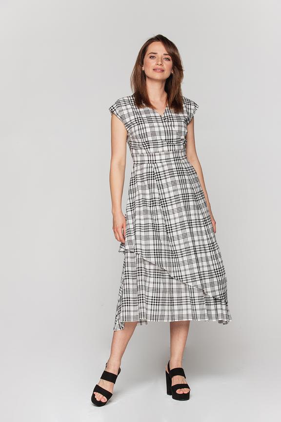 Dwuwarstwowa sukienka o fantazyjnym kroju