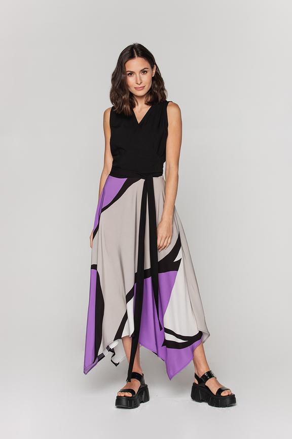 Sukienka z czarną zakładaną górą i asymetrycznym dołem