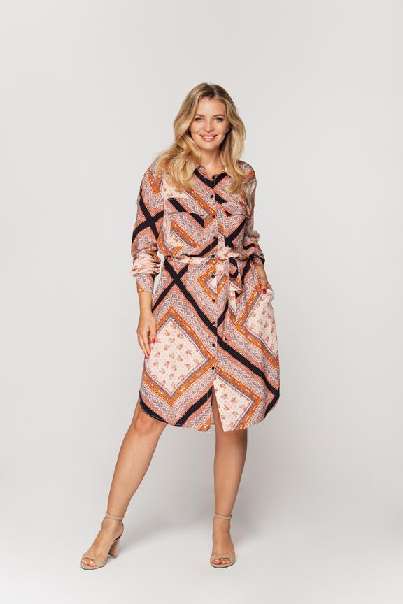 Sukienka o fasonie koszuli