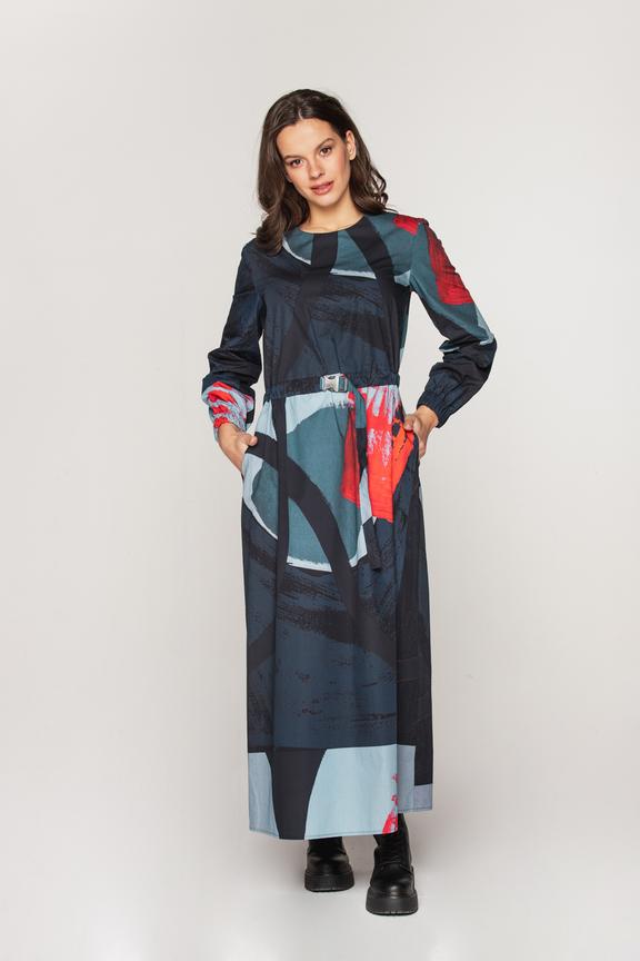 Długa sukienka ściągana w pasie