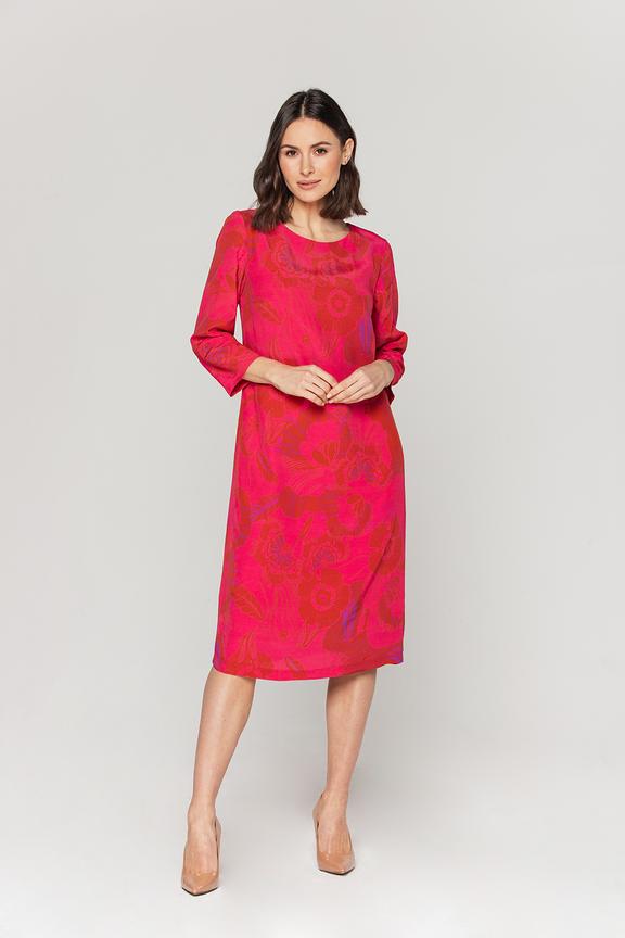 Prosta sukienka w różowym kolorze