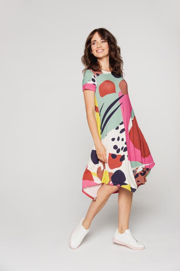Wzorzysta sukienka z krótkim rękawem