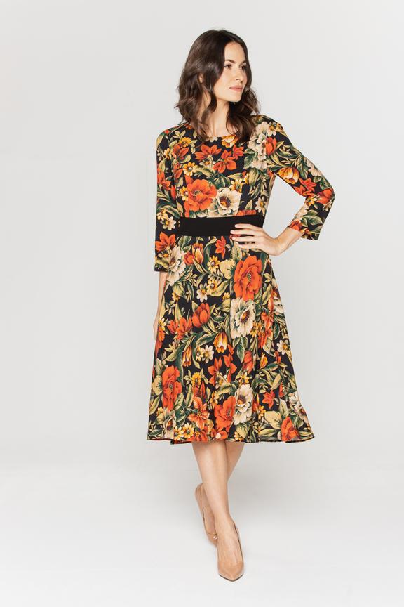 Wzorzysta sukienka w kwiaty