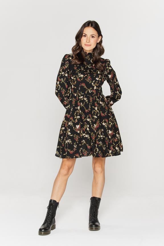 Krótka sukienka z bufiastymi rękawami