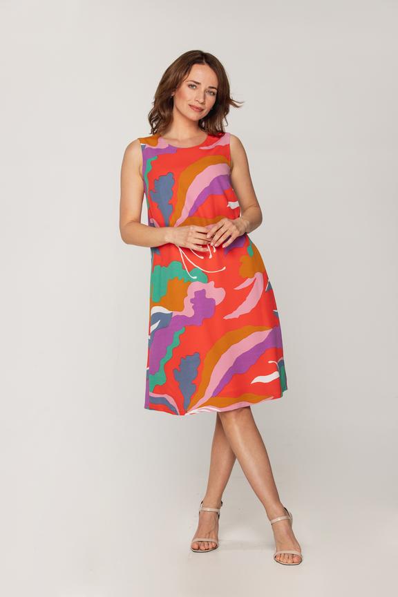 Sukienka o delikatnie trapezowym kroju