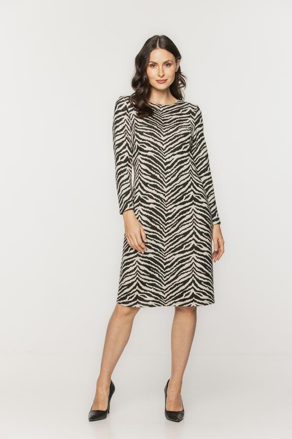 Sukienka z grubej mięsistej dzianiny w zeberkowy wzór