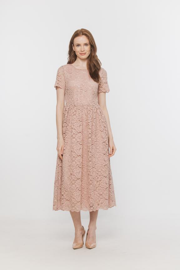 Sukienka z koronki w kolorze zgaszonego różu