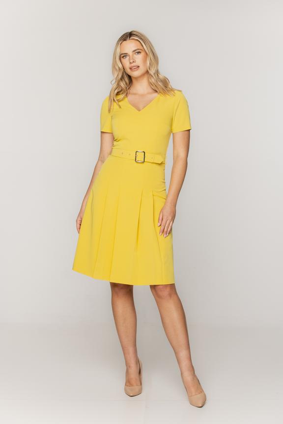 Sukienka z zakładkami w żółtym kolorze