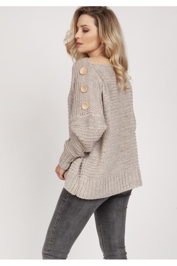 Luźny sweter zdobiony drewnianymi guzikami