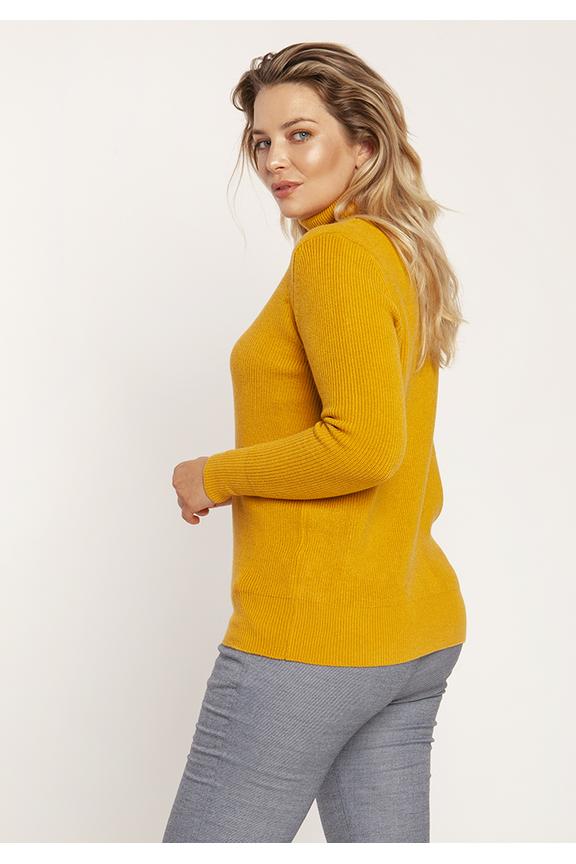 Miodowy sweterkowy golf