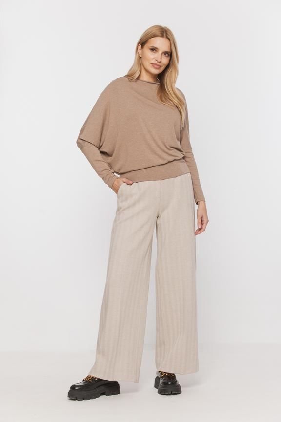 Sweterkowa brązowa bluzka z nietoperzowym rękawem