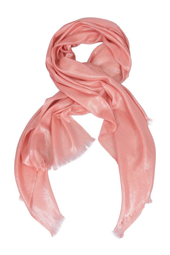 Koralowy wiosenny szal ze srebrną nitką