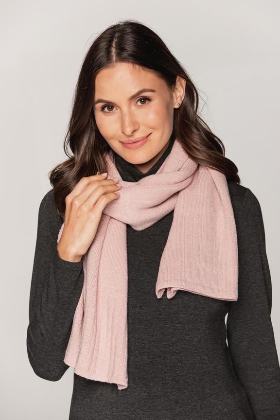 Miękki szal w kolorze pudrowego różu