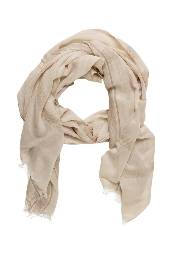 Lekki wiosenny szal z jedwabiem w beżową kratkę