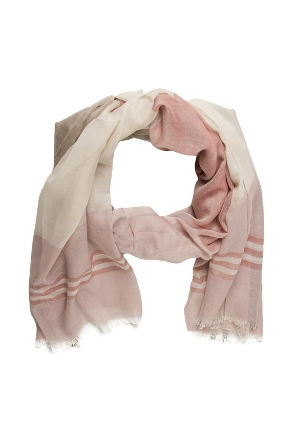 Lekki wiosenny szal z jedwabiem w kolorze pastelowego różu