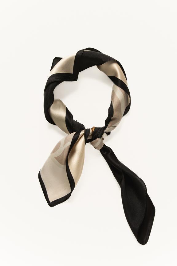 Jedwabna apaszka w odcieniach czerni beżu i karmelu