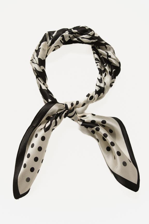 Jedwabna apaszka z motywem kwiatów i kropek