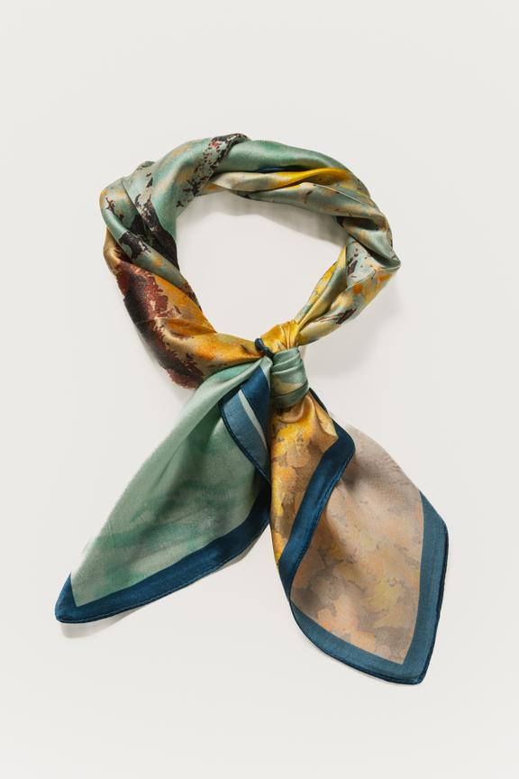 Lekka jedwabna chustka z abstrakcyjnym malarskim printem