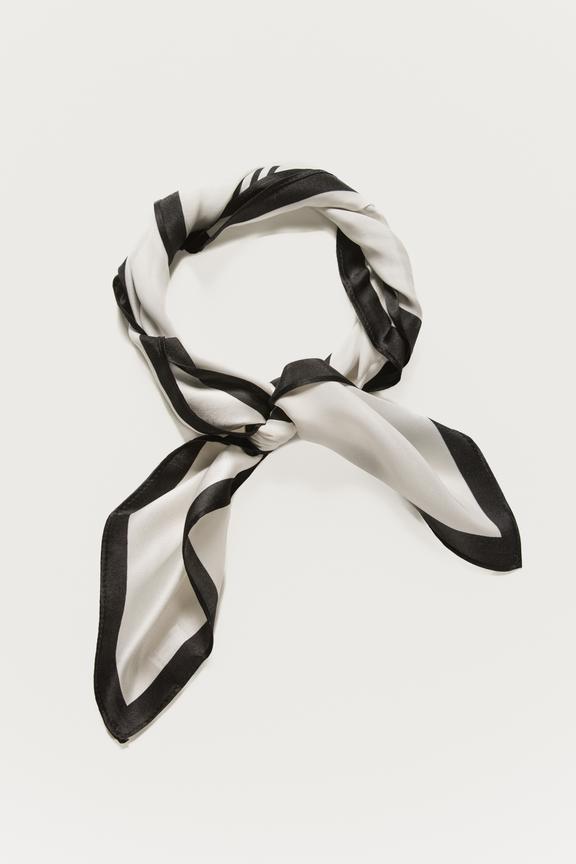 Klasycznie elegancka apaszka w geometryczny wzór