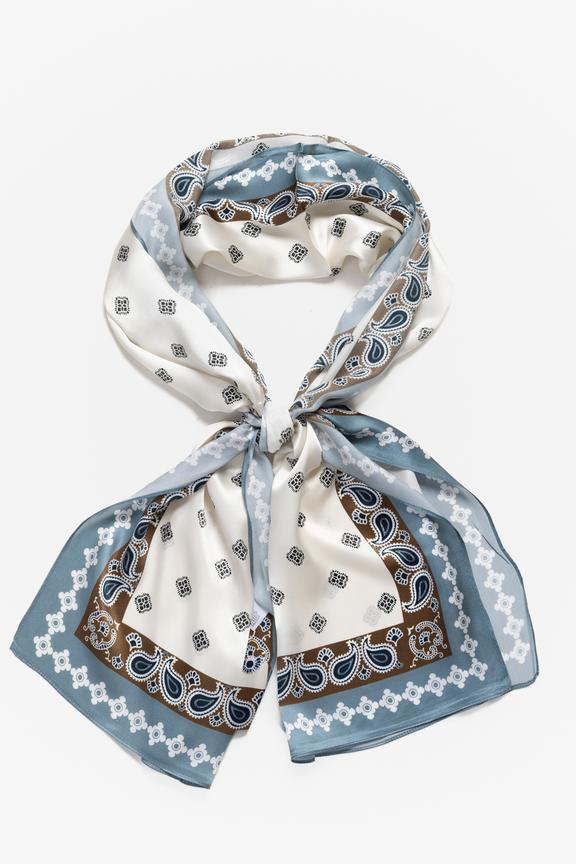 Jedwabny szal o eleganckim charakterze