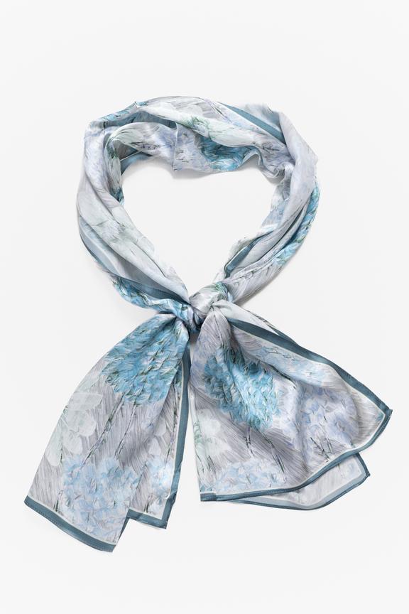 Jedwabny wiosenny szal w pastelowe kwiaty