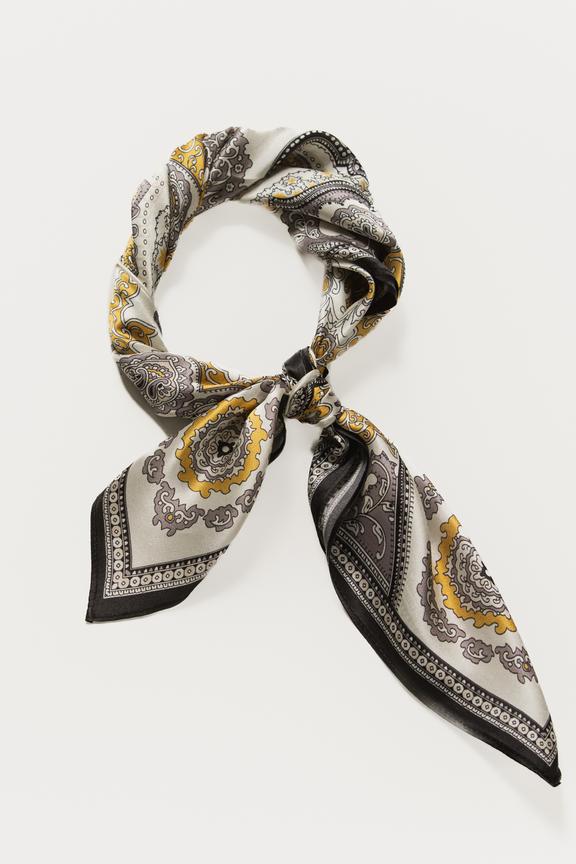 Apaszka ze szlachetnego jedwabnego materiału