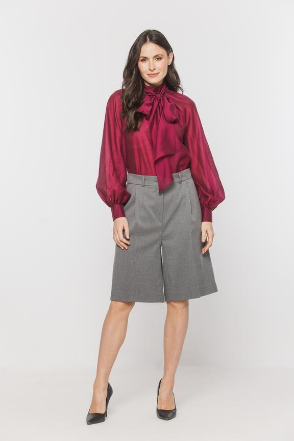 Szare garniturowe szorty z zakładkami w talii