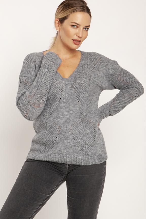 Szary sweterek o drobnym splocie