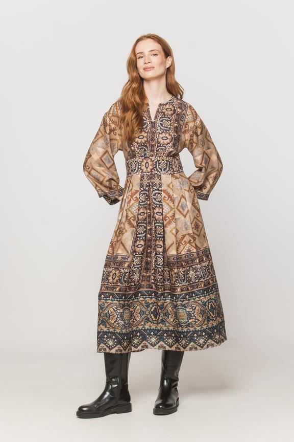 Wiskozowa sukienka boho z zaznaczoną talią