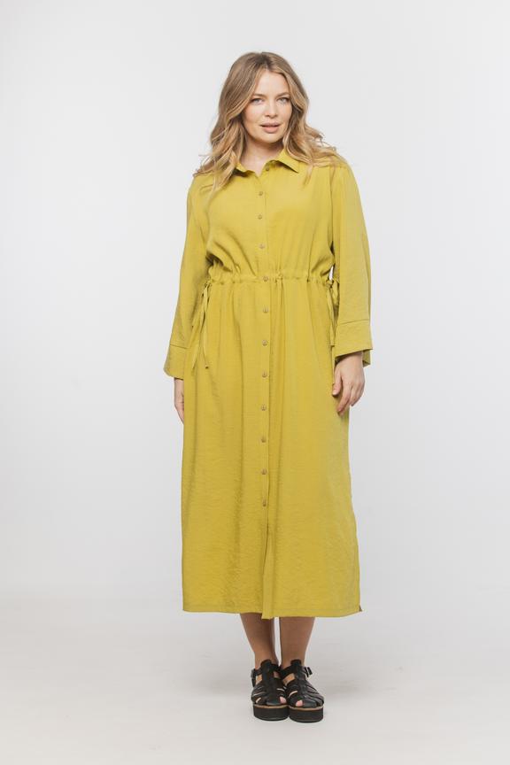 Wiskozowa sukienka szmizjerka z regulowana talią