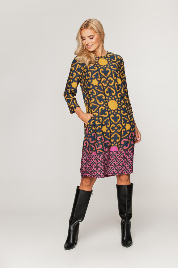 Wiskozowa sukienka w kontrastowych kolorach