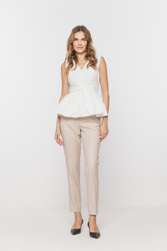 Wizytowa bluzka z baskinką z białej tafty